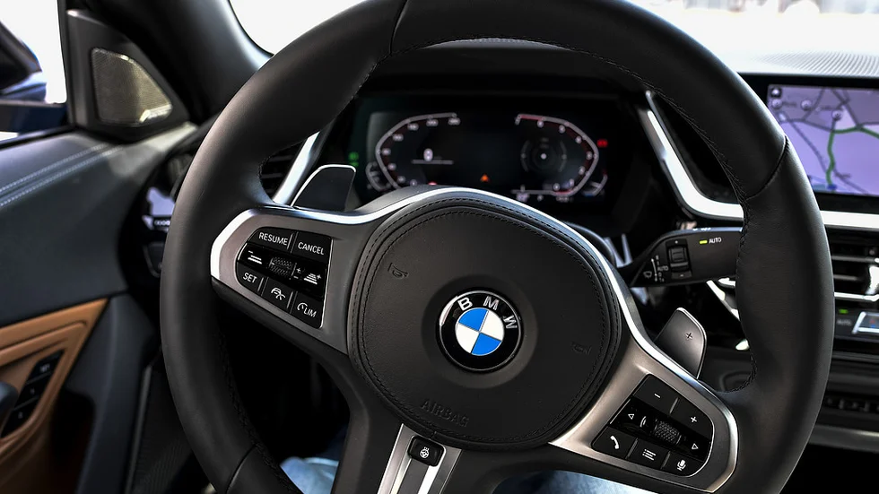 En stöldvåg riktade mot BMW-bilar pågår i Östergötland.