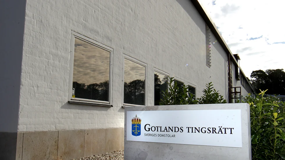 I mannens telefon hittades prislistor för olika knarksorter och i vissa appar påträffade Polisen konversationer där narkotika efterfrågades. 