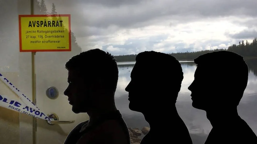 Samtliga tre män åtalas för mord och brott mot griftesfriden.