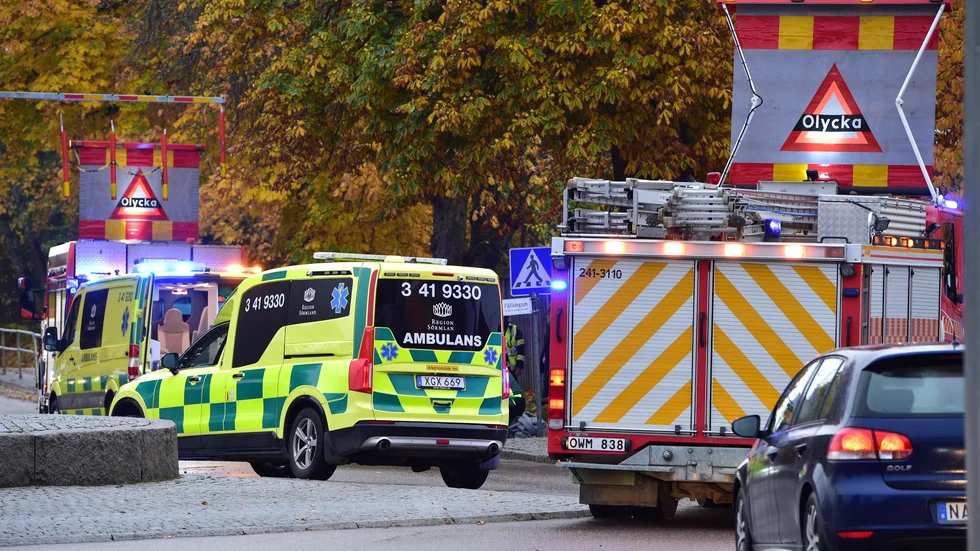 En man i 20-årsåldern blev påkörd på Brunnsgatan i Nyköping under fredagsmorgonen.
