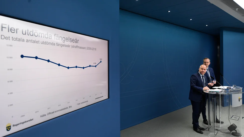 Justitieminister Morgan Johansson och inrikesminister Mikael Damberg presenterade på torsdagen nyheter kopplat till 34-punktsprogrammet. Ett meningslöst poserande, tycker ledarskribenten.