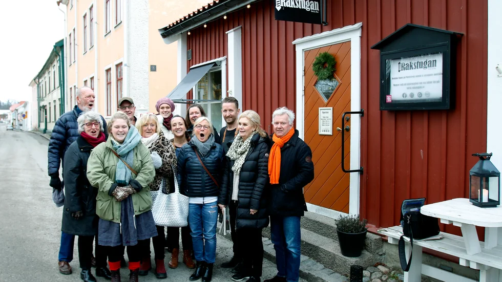 Ju fler vi är tillsammans, var det ingen som sjöng visserligen. Men principen hyllas i Mariefred med eftertryck, och från och med nu löser man Melodikrysset i gott sällskap.
