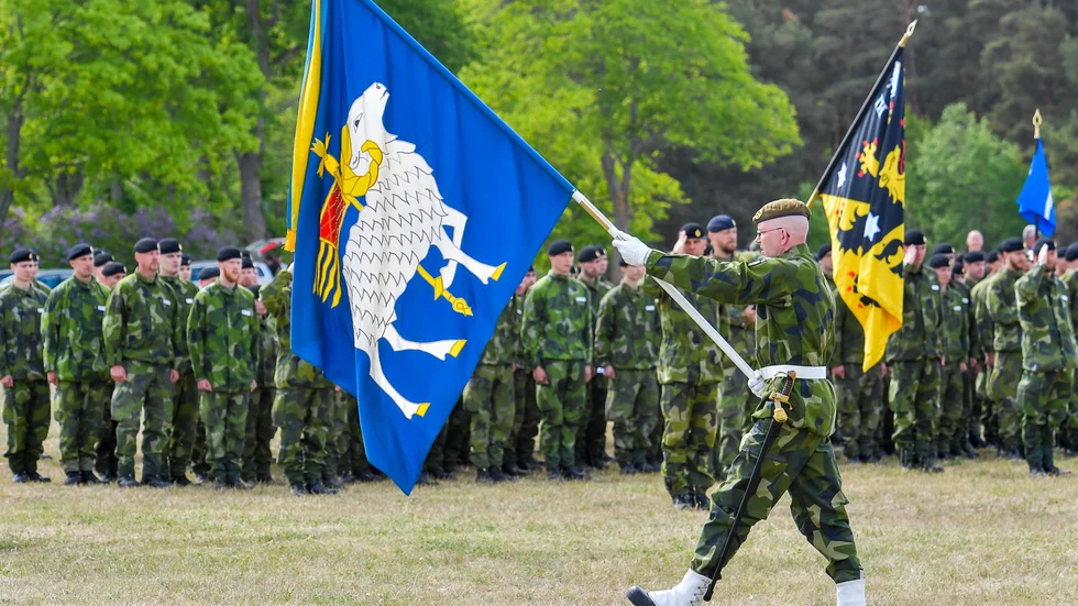 Försvaret har satsat över en miljard kronor för att återetablera sig på Gotland. Den satsningen har inte omfattat bostäder åt de anställda, något som man försöker ordna via stiftelsen MHS bostäder.