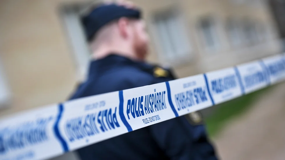 För att komma till rätta med gängkriminaliteten räcker det inte med att kräva fler poliser och fler fängelseplatser, skriver Bob Jonson.