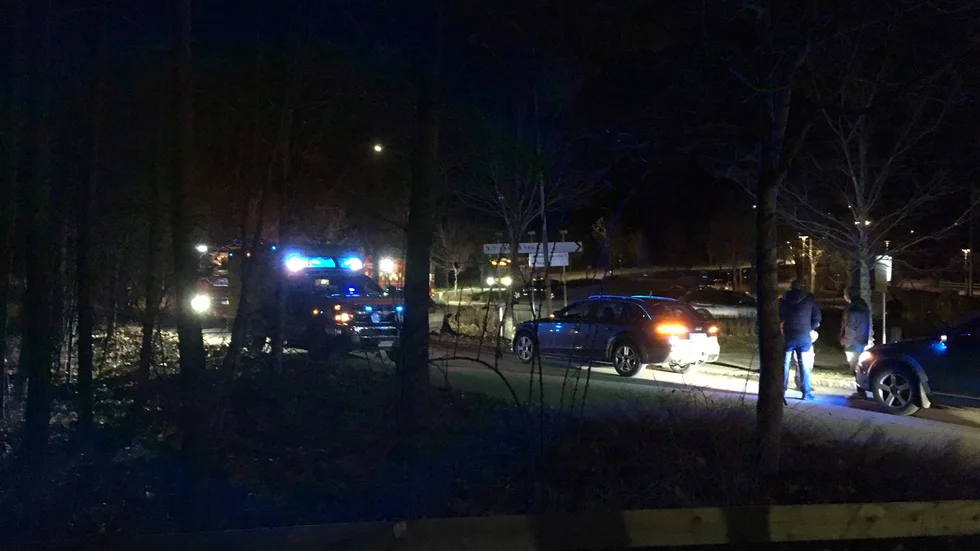 Enligt tidiga uppgifter rör det sig om en singelolycka.