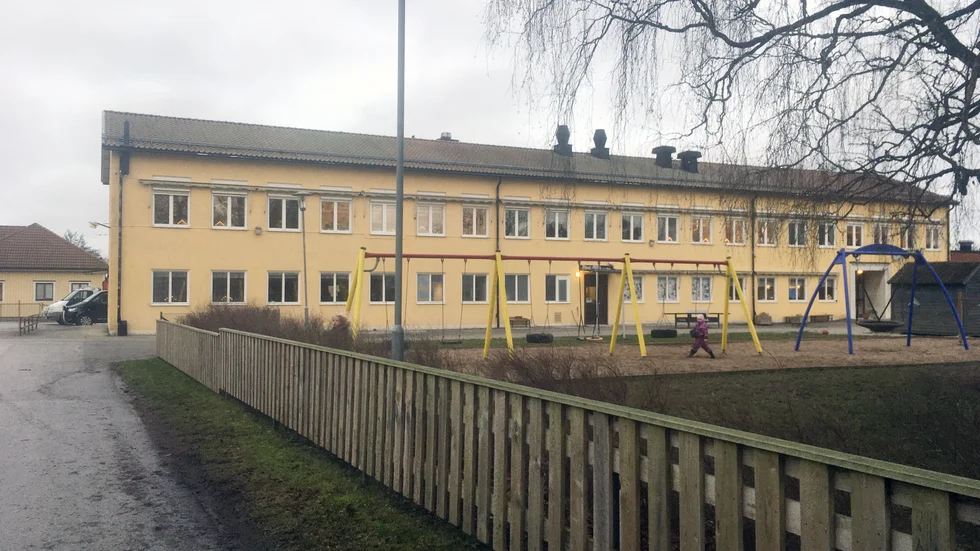 I Sanda skola går det 93 elever.