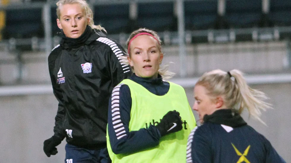 Stina Blackstenius längst upp till vänster.