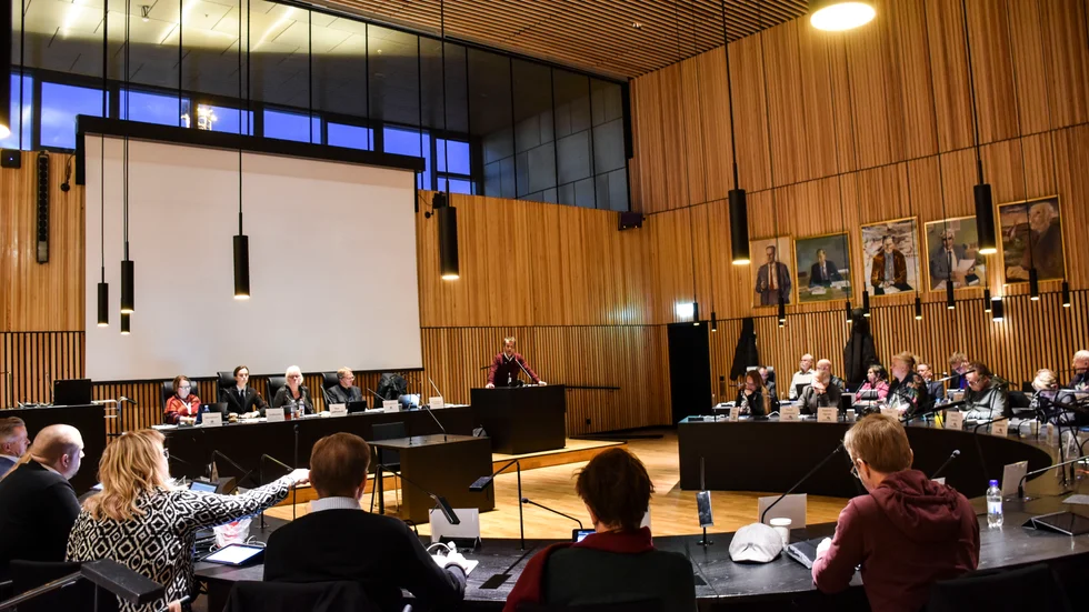Samtliga partier undantaget (V) godkände tillägsbudgeten på 2,8 miljoner kronor till rullskidbanan. 