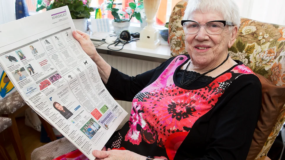 Ann-Mari Nilsson var familjeredaktör i 13 år. Hon har berättat att när hon började på Katrineholms-Kuriren skrev tidningen fortfarande om vilka psalmer som sjöngs vid begravningen och från vem blommorna var. 