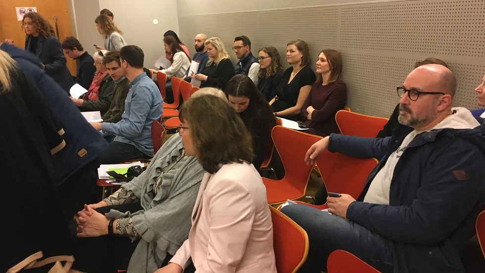 Presskonferensen som hölls på fredagen i samband med att domen föll var välbesökt. Till höger syns dömde Peter Gembäck, en av de före detta pastorerna i Knutbyförsamlingen. 