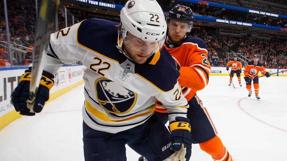 Johan Larsson hoppas bidra mer offensivt i år.