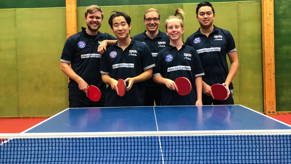 Stratos Enköping är redo för en ny säsong. Laget består av Alfred Ström, Simon Ericsson, Oscar Haeger, William Bergman och Mikael Malmberg Lundh. Saknas på bilden gör Filip Karlsson och Joakim Dahlgren