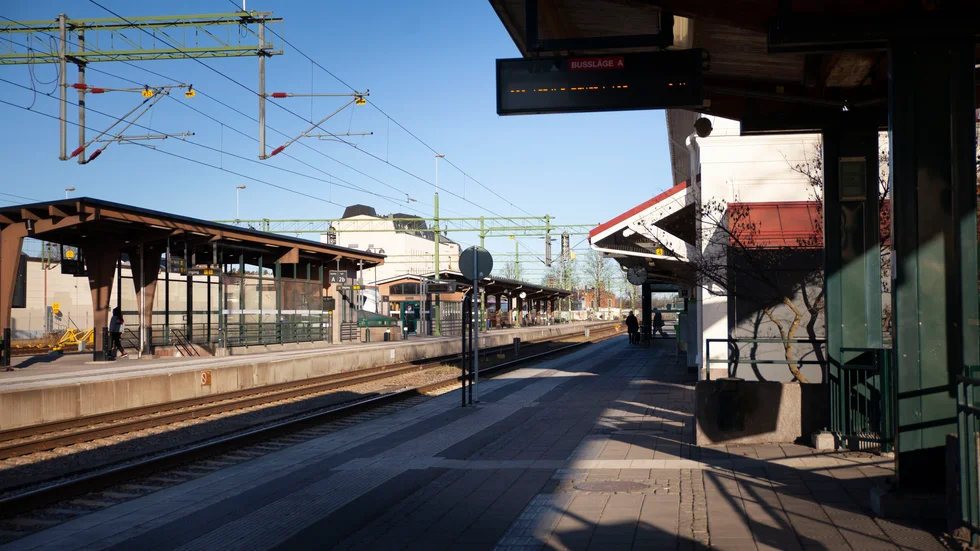 Utredningen gällande den grova misshandeln av en 17-åring på Mjölby station går framåt.