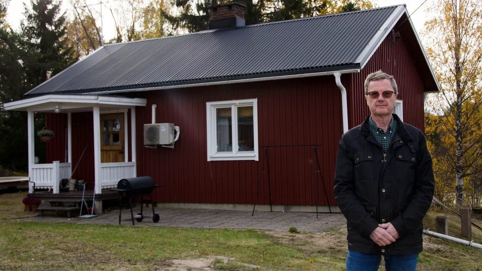 Ingvar Ölund på parets fastighet i Pataudden.