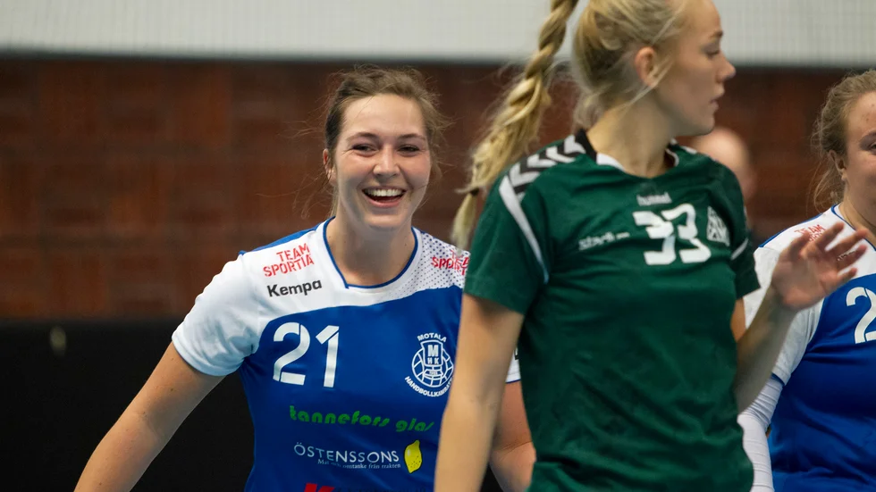 En ny säsong startar på lördag och det blir derby direkt för Motala HK i trean när grannklubben Vadstena HF kommer på besök. Moa Malmström är en av ledarna i MHK.