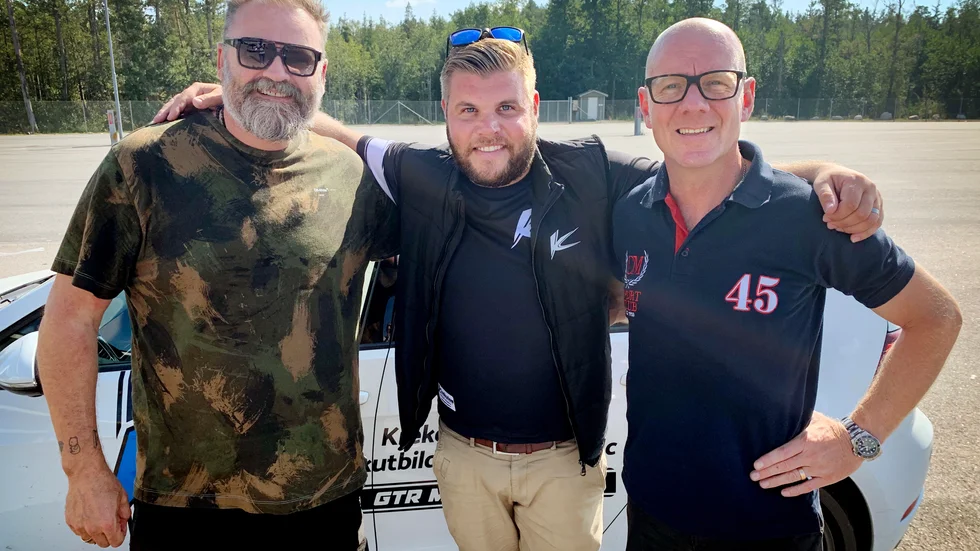 Inför programledarrollen i Top Gear Sverige skulle Adam Alsing och Tony Rickardsson testa på att få och häva sladd. Uppdraget att hålla i utbildningen gick till Krekolas trafikskola. Med speedwaylegendaren bakom ratten blev det tuffa tag. "Man kan ju fråga sig vem som lärde vem", säger trafikskolechef Johan Krekola med ett skratt.