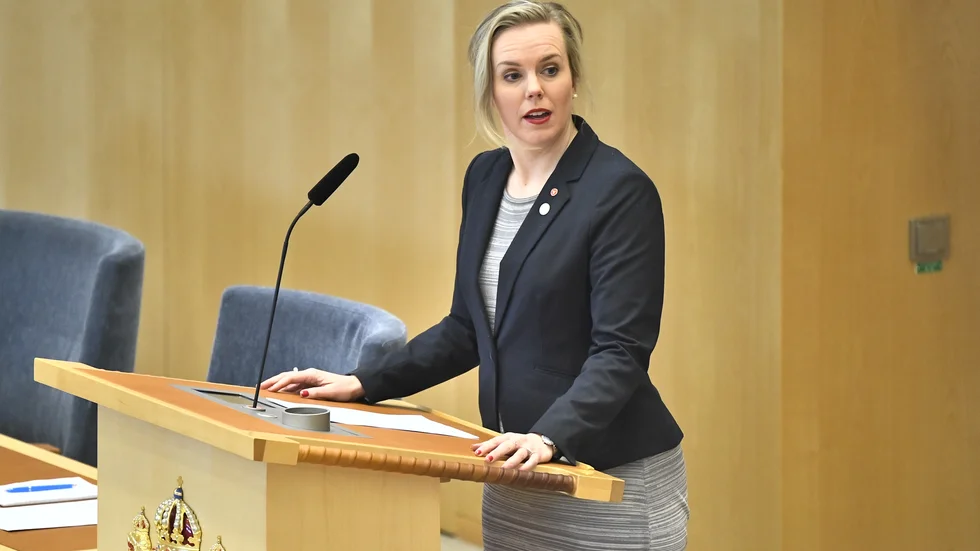 Linda Westerlund Snecker (V), riksdagsledamot från Norrköping, föreslår inkomstrelaterade fortkörningsböter.