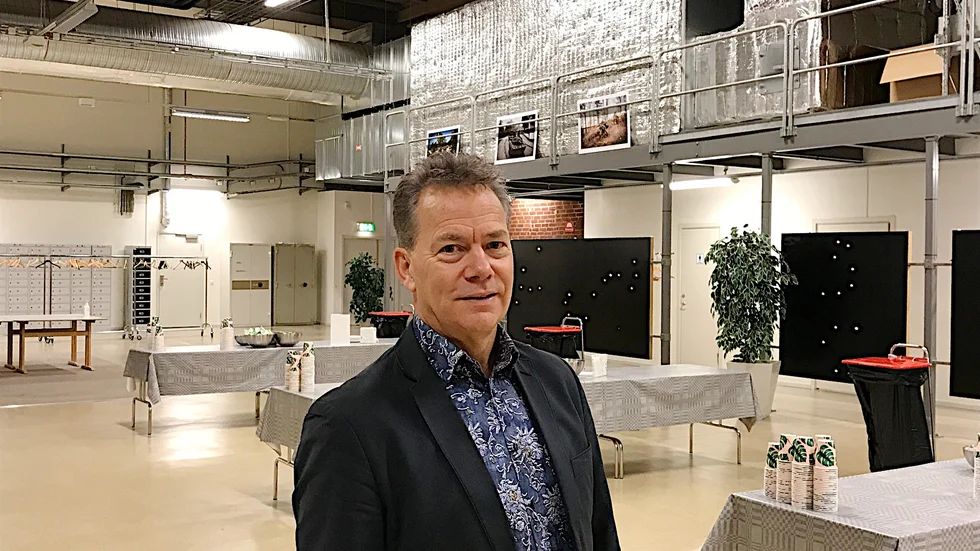 Tio minuter längre pendeltid har Kurt Liljeqvist fått, men  kollektivtrafiken är bra och arbetsuppgifterna spännande  i det som var Bahcos verkstad och nu är försvarets Utvecklingscentrum.