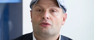 Hassan vill syna kommunens kommunikatörer