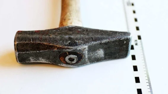 Bilden föreställer en slägga men har inget med den aktuella slägghammaren att göra. 