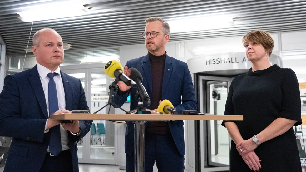 Justitieminister Morgan Johansson (S), inrikesminister Mikael Damberg (S) och kommunstyrelsens ordförande i Malmö Katrin Stjernfeldt Jammeh (S) i höstas efter en av dödsskjutningarna i Malmö.