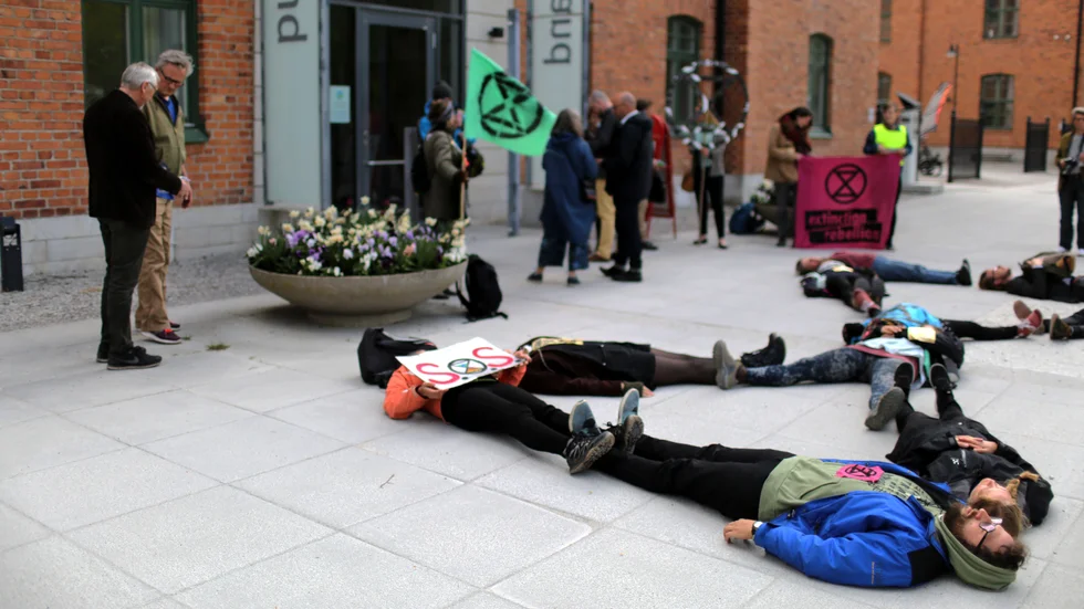 Den 13 maj avbryter aktivister från det internationella klimatupproret Extinction Rebellion regionfullmäktige.