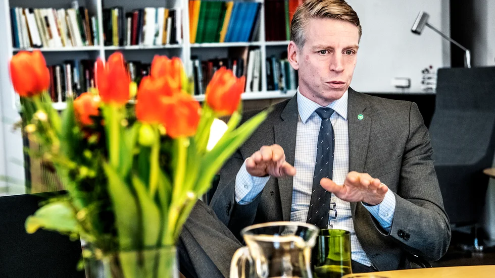  Vi har en bostadsminister som ägnar huvuddelen av sin vakna tid åt andra saker än just bostadspolitik. I första hand är Per Bolund nämligen språkrör, skriver Carl-Oskar Bohlin (M) och Ann-Sofie Lifvenhage (M).