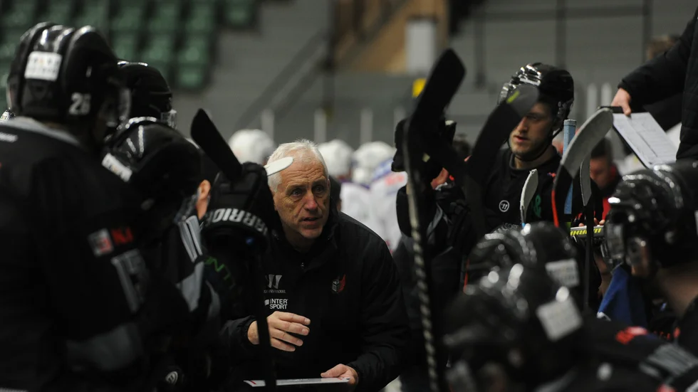 Owe Holmberg tog timeout under ett viktigt skede i den andra perioden.