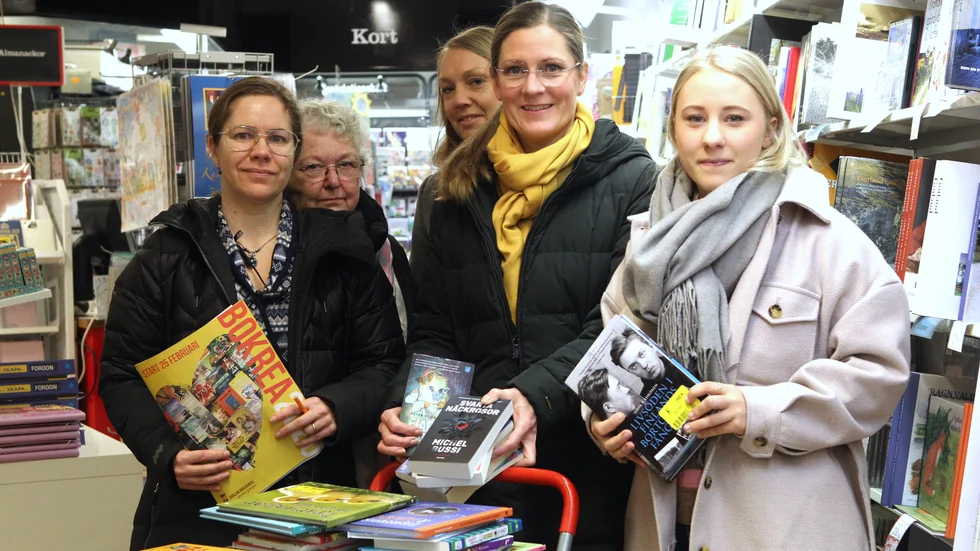 Atheneskolan köpte rejält. Fr.v. Låtta Hurtig, Ingrid Jacobsson, Johanna Bäckrud, Åza Löfstedt Carlsson och Elin Gabrielsson. 