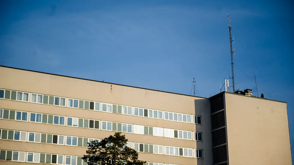 Insändarskribenten tycker att bristen på ögonläkare skulle kunna lösas på ett smidigare sett för patienter och miljö.