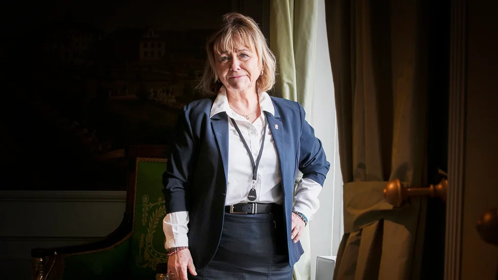 Nya landshövdingen Beatrice Ask måste nu ta tag i arbetsmiljön på myndigheten. Hon säger att hon välkomnar samtal med medarbetarna.  "Min dörr står alltid öppen", säger hon.