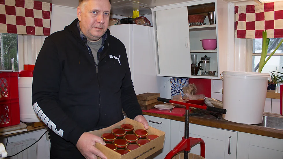Anders Möller portades från en marknad i Örebro. Hans honung, "Kiss me, spank me" ansågs inte lämplig, berättar han. 