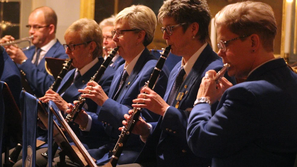 Vena Musikkår tillsammans med Vena-Kristdala och Västerviks Manskörer välkomnar julen med adventskonsert i Vena kyrka.