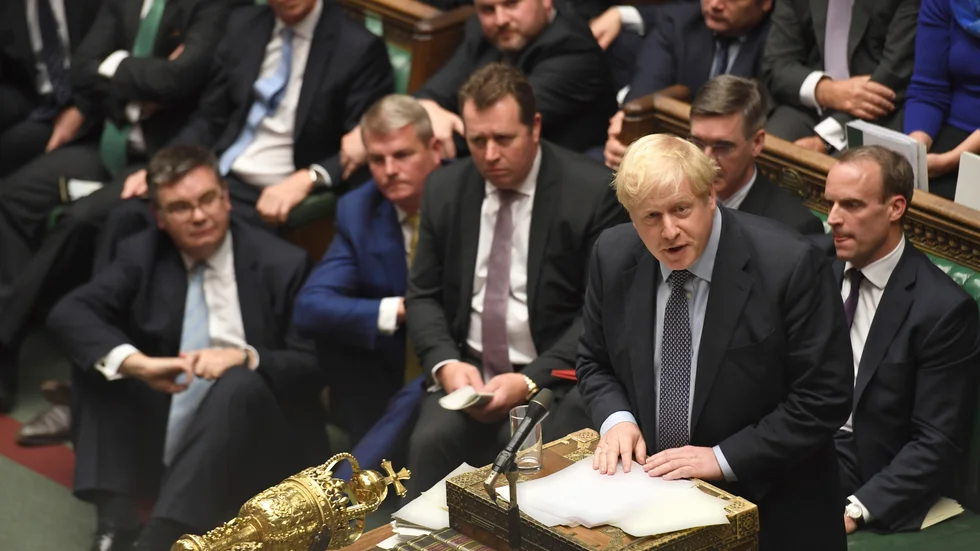 Premiärminister Boris Johnson förlorade en viktig omröstning på lördagen, men hoppas ändå kunna ta Storbritannien ut ur EU den 31 oktober.