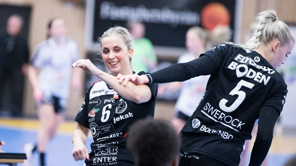Superligan har haft uppehåll på grund av landslagsspel. Sirius Klara Molin var en av spelarna i blågult i tjeckiska Prag i helgen.