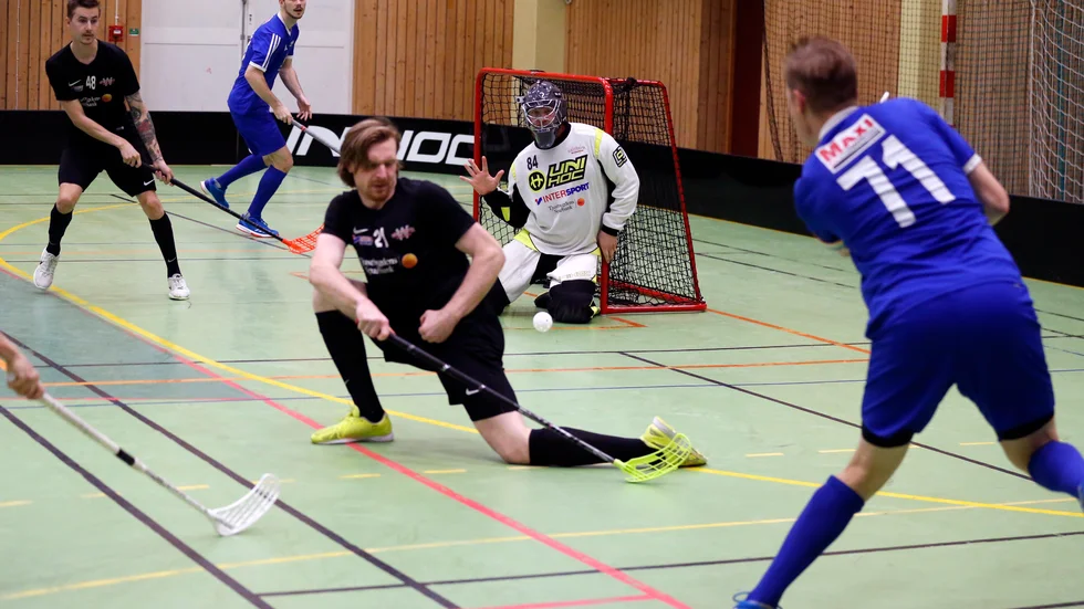 Ariel fick till en hel del skott utifrån mot WIBK, som dock lyckades knipa segern till slut. 