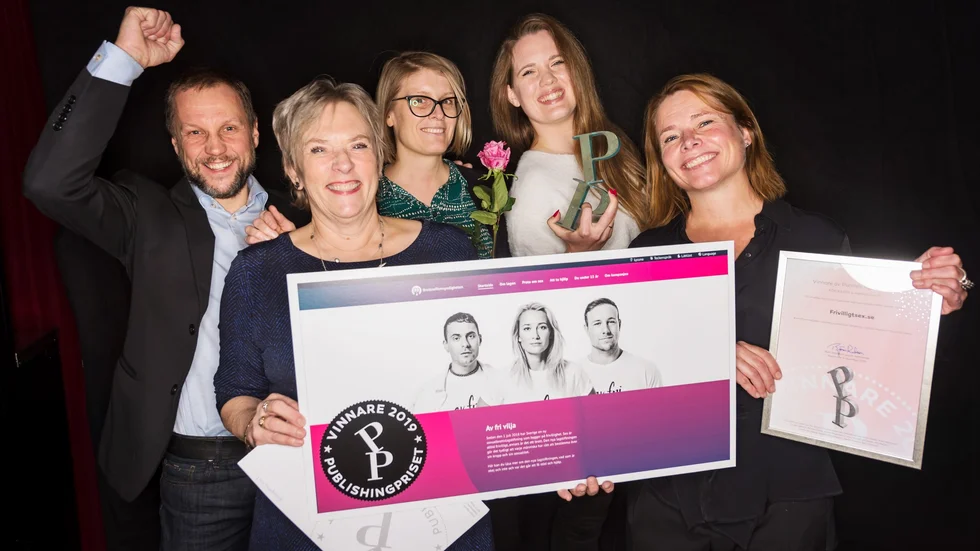 Matador vann dubbelt på Publishingprisets gala på Berns i Stockholm. På bilden Ulf Hjerppe, enhetschef Brottsoffermyndigheten, Annika Öster, Generaldirektör Brottsoffermyndigheten, Karin Wikman, kommunikatör Brottsoffermyndigheten, Maria Ulfendahl, strateg Matador och Anna Hellström, projektledare Matador. 