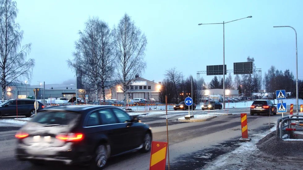 Nu lättar förstoppningen vid rostbollen då Haparandavägen har har öppnat för trafik igen.