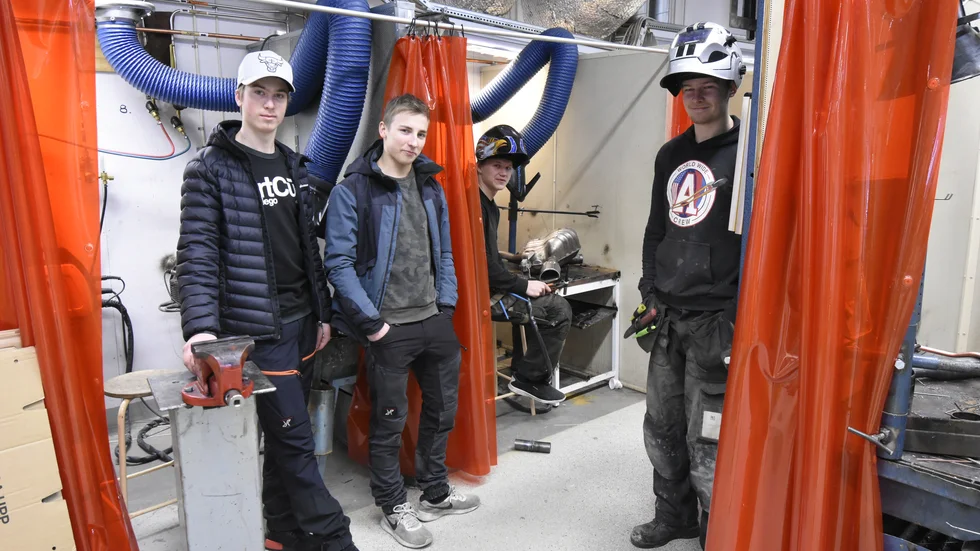 Aron Kero, 18, Isac Larsson, 18, Oscar Rahkola, 18 och Emanuel Kero, 19, går i trean på VVS-programmet vid Luleå gymnasieskola. De är inte oroliga för distansundervisningen.