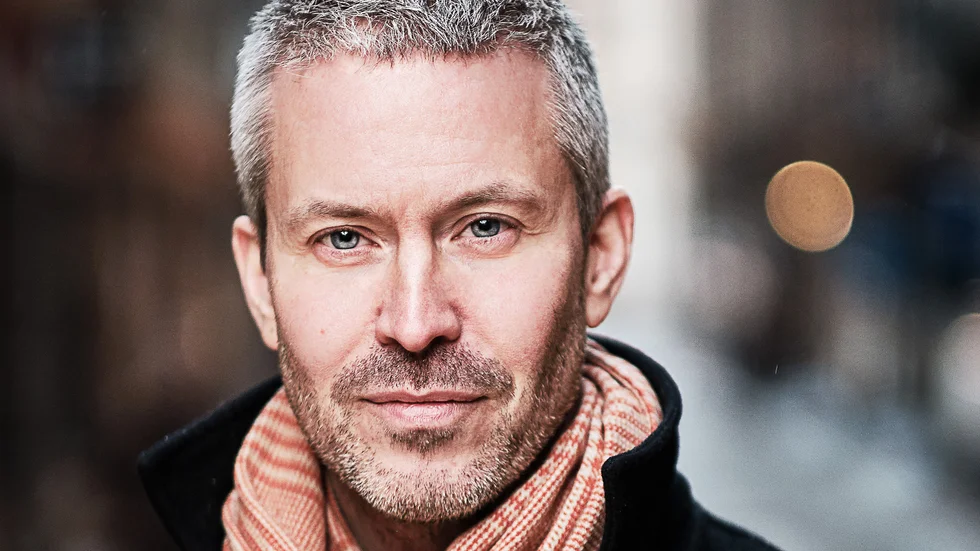Björn Hedensjö, psykolog och författare, anser att coronaviruset ska tas på allvar, men uppmanar till lugn i de fall där corona-oron gått för långt.
