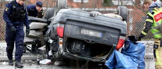 Bil voltade efter polisjakt i Skiftinge