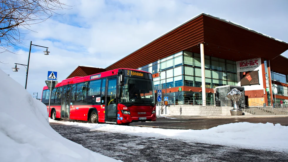 Luleå lokaltrafik har gått ut med riktlinjer för vad som gäller för resenärer på deras bussar just nu.