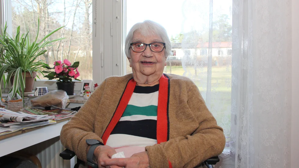 Vera Lundberg har ett mycket klart minne av allt som hände förr. Fortfarande kan hon även läsa långa stycken utantill ur Runebergs Fänrik Ståls sägner. ”Äsch, det är inte svårt att komma ihåg, bara det är en berättelse” tycker Vera.

Vera Lundberg har ett mycket klart minne av allt som hände förr. Fortfarande kan hon även läsa långa stycken utantill ur Runebergs Fänrik Ståls sägner. ”Äsch, det är inte svårt att komma ihåg, bara det är en berättelse” tycker Vera.