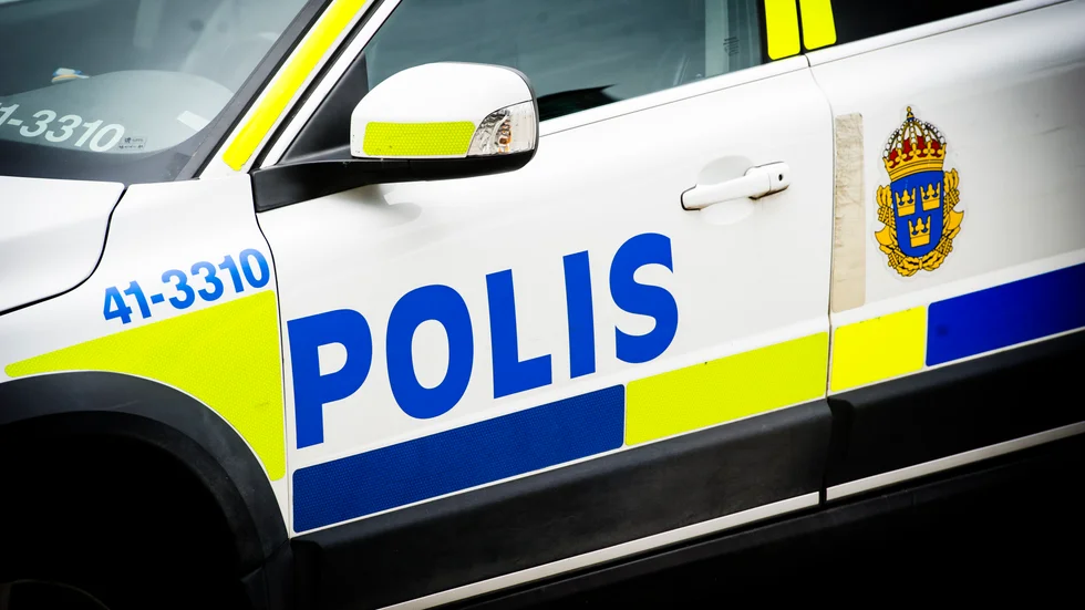 Den misstänkte mannen är i 25-årsåldern och misstänks för innehav av narkotika.