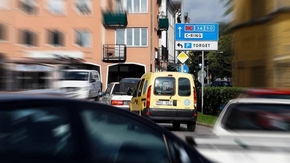 Att inte hålla avståndet till fordonet framför kan straffa sig. Det har en 19-åring i Norduppland fått erfara som blir av med körkortet i fyra månader.  