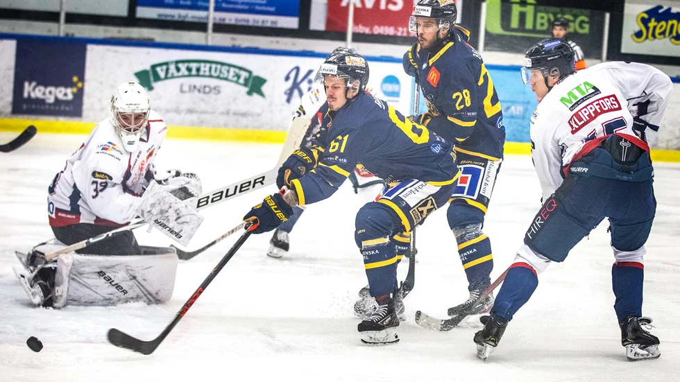Under uppmärksammade former greps en man misstänkt för dubbelmordet. Nu talar det mesta för att mannen snart är fri från alla misstankar.