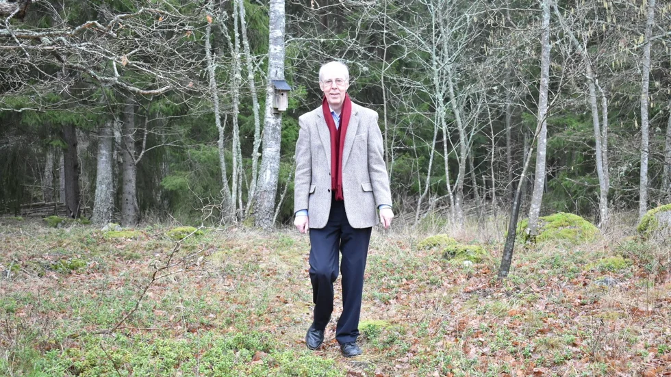 Han trivs i omgivningarna, Torleif Ingelög. Han arbetar för att bevara den biologiska mångfalden på sina marker med hjälp av fågel- insektsholkar och genom att odla blommor och växter som främjar insekter.