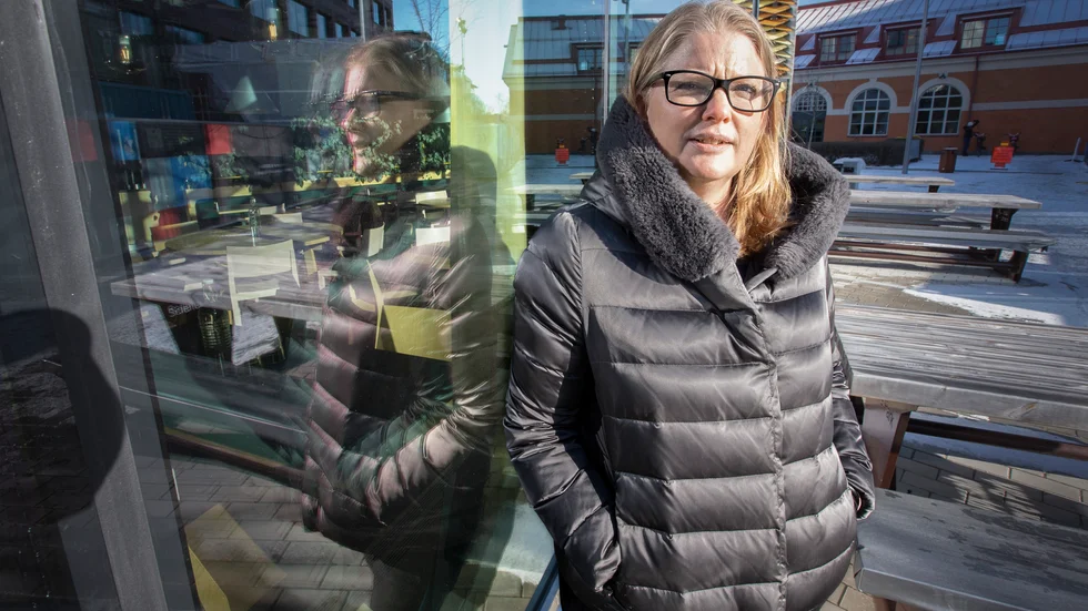 Enligt lagen ska ungdomsbrott utredas skyndsamt, men antalet ungdomsutredare på Uppsalapolisen har varit så få att man inte hinner utreda det växande antalet brott. "Det känns som ett bedrägeri mot skattebetalarna", säger Jenny Bonazzi, tidigare chef på avdelningen.