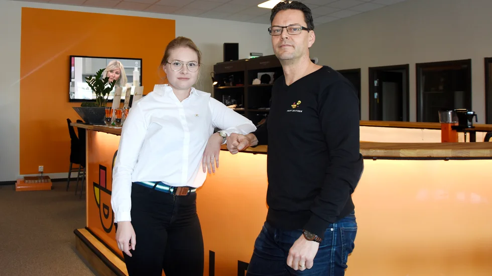 Försenade leveranser från Kina för Profilbutiken. Caroline Wallgren, vd, och Tomas Taavo, delägare, hoppas att situationen i Kina ska lösa sig.