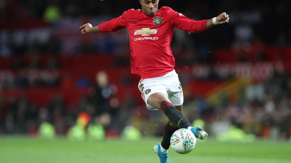 "Att Marcus Rashford i dag är Uniteds största stjärna bevisas av att klubben förlängt hans kontrakt och nu betalar honom cirka 115 miljoner kronor om året".